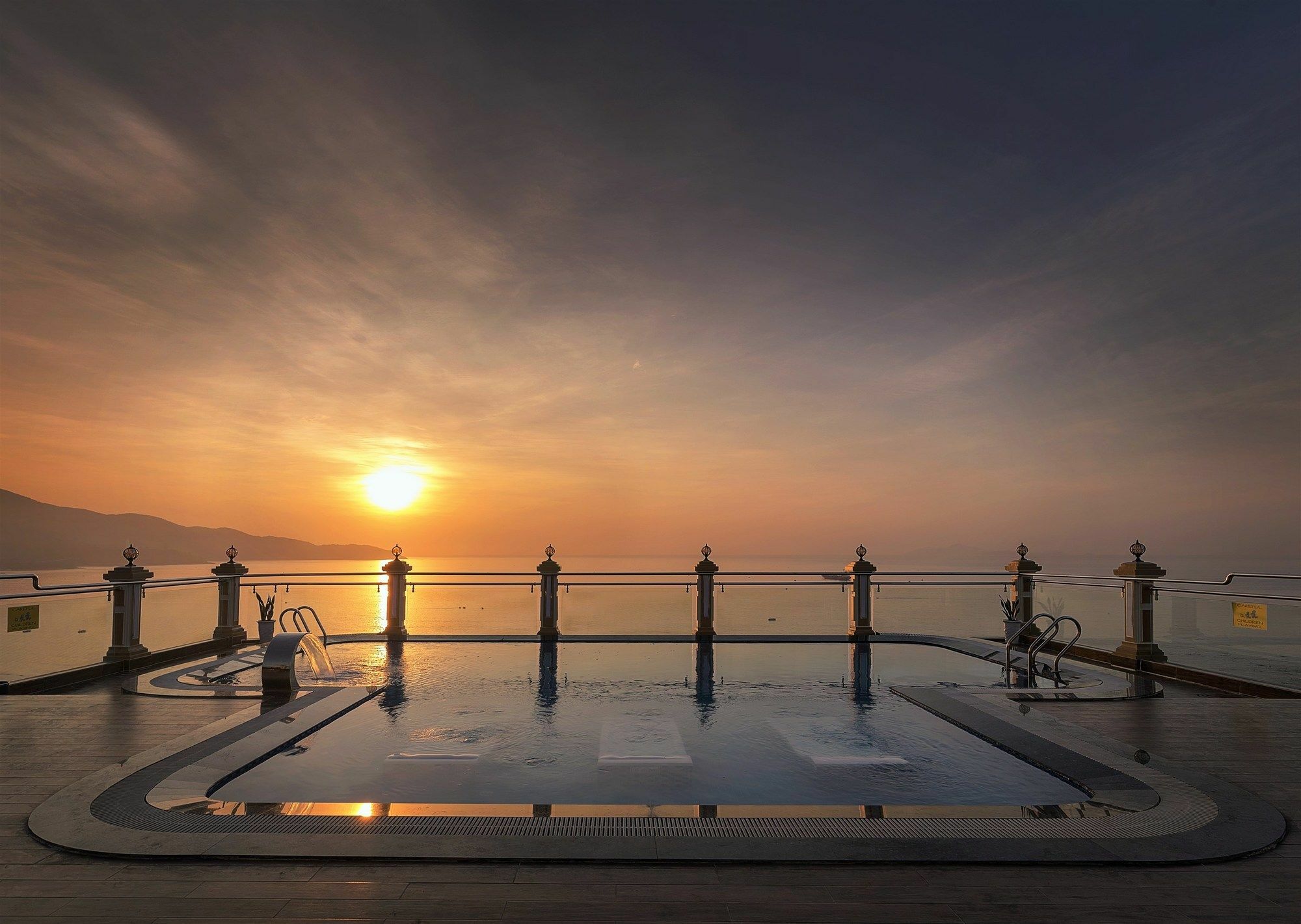 7 Seven Sea Hotel Дананг Экстерьер фото