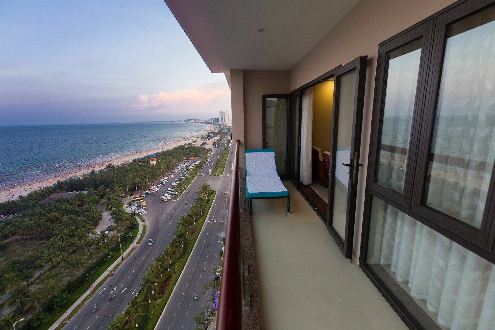 7 Seven Sea Hotel Дананг Экстерьер фото